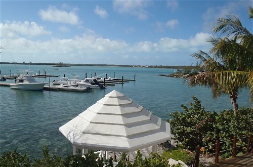 Foto 76 - Ocean Front Villa with Private Boat and Dock at February Point Resort