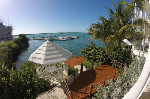 Foto 69 - Ocean Front Villa with Private Boat and Dock at February Point Resort