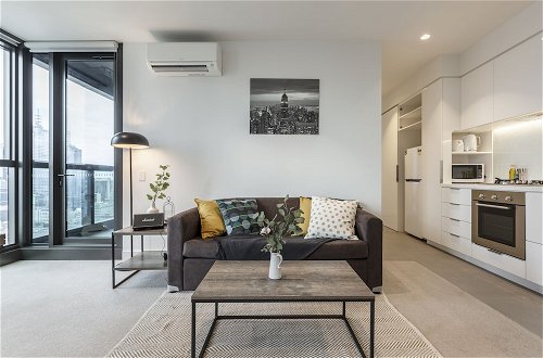 Photo 18 - Trendy Melbourne 2 Bedroom Apartment by BnB Pro