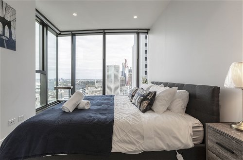 Photo 4 - Trendy Melbourne 2 Bedroom Apartment by BnB Pro