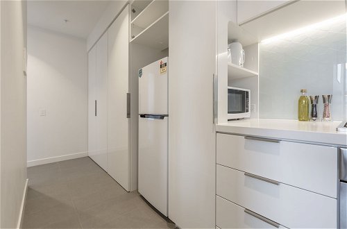Photo 14 - Trendy Melbourne 2 Bedroom Apartment by BnB Pro