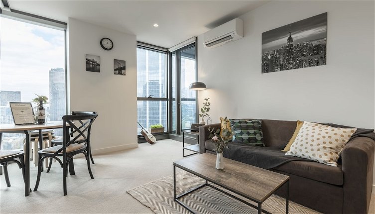 Photo 1 - Trendy Melbourne 2 Bedroom Apartment by BnB Pro