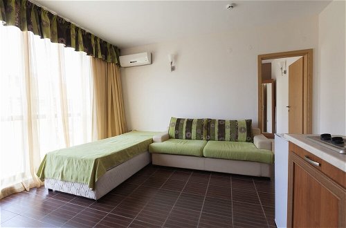 Photo 4 - One Bedroom Apartment with Large Balcony