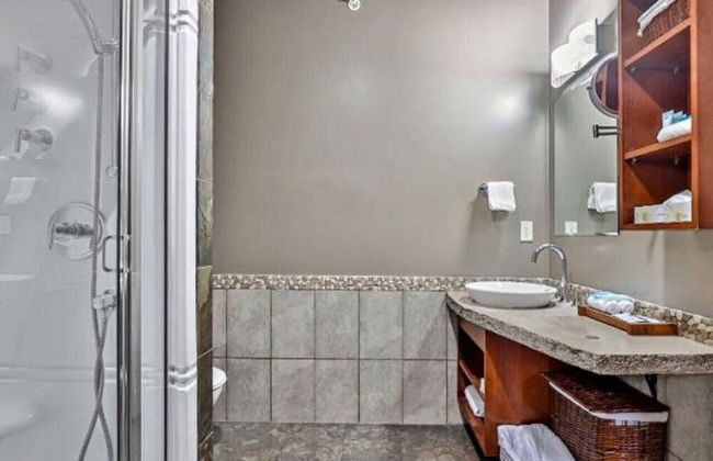 Luxury 3-Br Penthouse | INDOOR Pool & Hot Tub | Pool Table | 2 Decks + Mtn Views - Foto 20