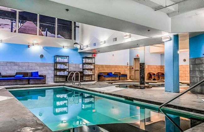 Luxury 3-Br Penthouse | INDOOR Pool & Hot Tub | Pool Table | 2 Decks + Mtn Views - Foto 23