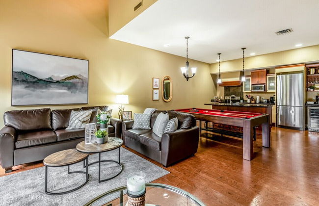 Luxury 3-Br Penthouse | INDOOR Pool & Hot Tub | Pool Table | 2 Decks + Mtn Views - Foto 11
