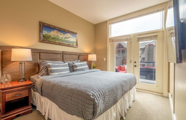 Luxury 3-Br Penthouse | INDOOR Pool & Hot Tub | Pool Table | 2 Decks + Mtn Views - Foto 1