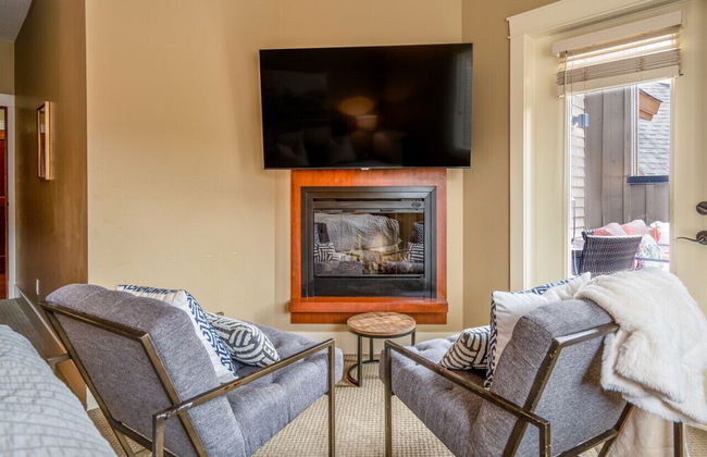 Luxury 3-Br Penthouse | INDOOR Pool & Hot Tub | Pool Table | 2 Decks + Mtn Views - Foto 9