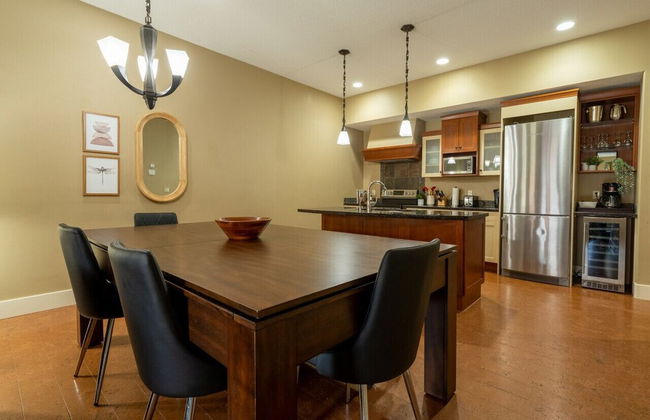 Luxury 3-Br Penthouse | INDOOR Pool & Hot Tub | Pool Table | 2 Decks + Mtn Views - Foto 6