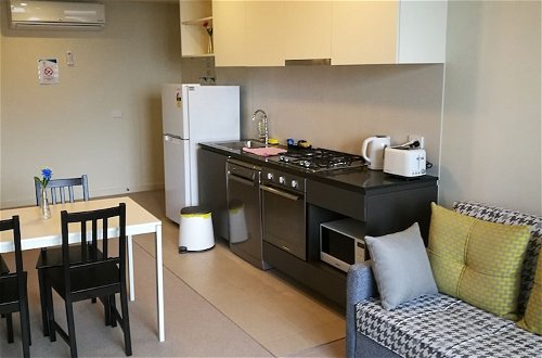 Photo 10 - StayIcon Serviced Apartment On Collins