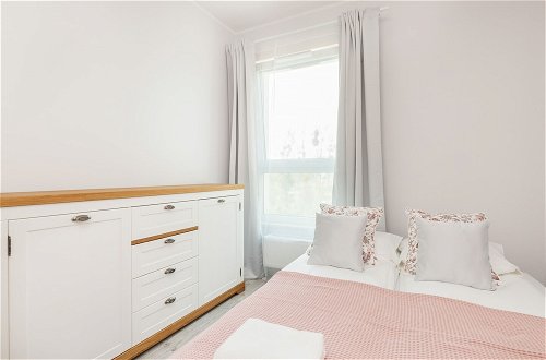 Photo 2 - Apartment Sucha Gdansk by Renters