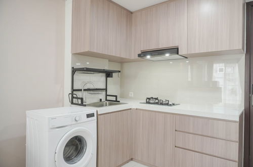 Photo 9 - Nice And New 1Br With Office Room At Daan Mogot City Apartment