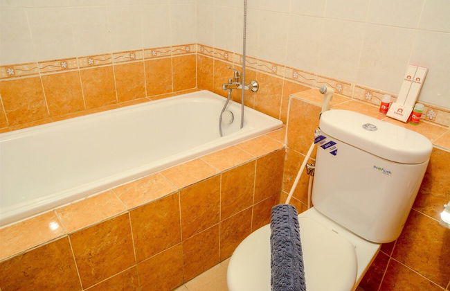 3 Bedrooms Apartment Grand Palace Kemayoran by Travelio - Foto 27