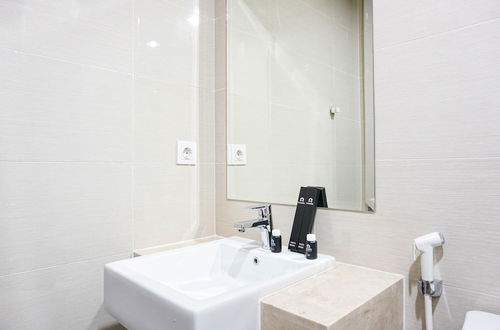 Photo 9 - Minimalist Studio Apartment at Puri Mansion