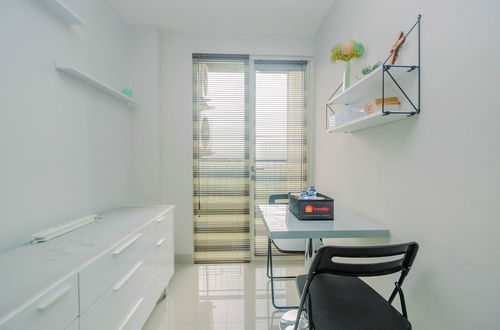 Photo 9 - Minimalist and Posh 1BR The Oasis Cikarang Apartment