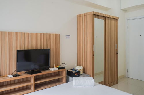 Photo 3 - Cozy Studio Green Pramuka Apartment next to Mall