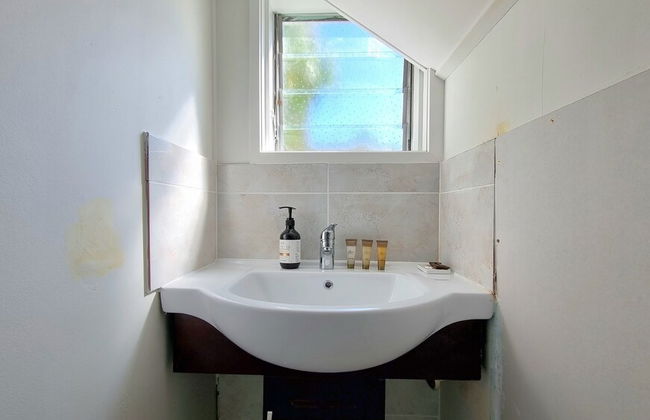 Lovely 2- Bedroom Unit with Free Parking - Photo 16