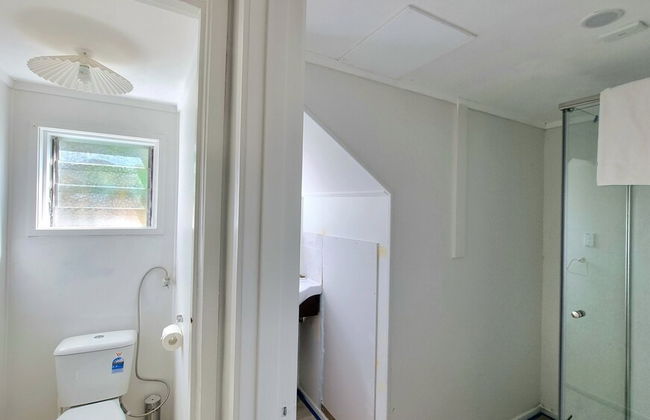 Lovely 2- Bedroom Unit with Free Parking - Photo 14