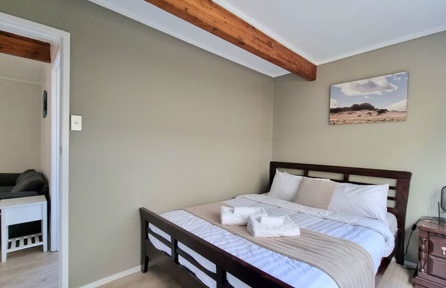 Lovely 2- Bedroom Unit with Free Parking - Photo 4