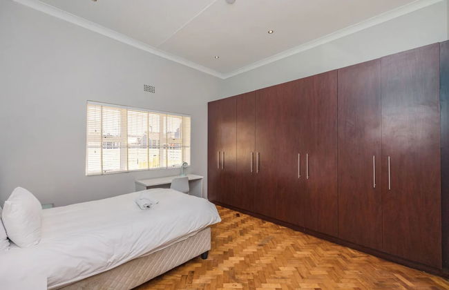 Contemporary 4 Bedroom Home - Foto 1