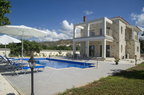 Foto 35 - Stunning new Beach Front Villa,1st Line to the Beach, Large Pool, Wonderful Area