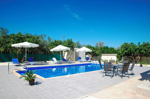 Foto 42 - Stunning new Beach Front Villa,1st Line to the Beach, Large Pool, Wonderful Area