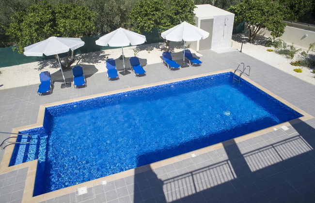 Stunning new Beach Front Villa,1st Line to the Beach, Large Pool, Wonderful Area - Foto 34
