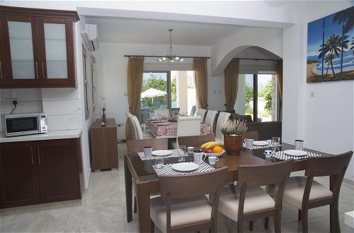 Foto 43 - Stunning new Beach Front Villa,1st Line to the Beach, Large Pool, Wonderful Area