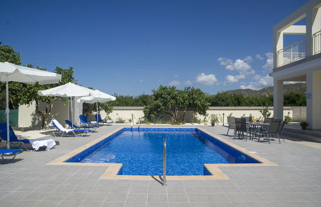 Stunning new Beach Front Villa,1st Line to the Beach, Large Pool, Wonderful Area - Foto 63