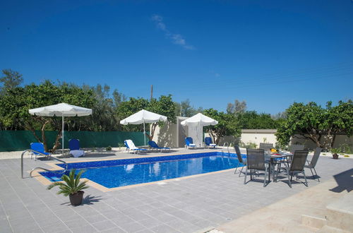 Foto 38 - Stunning new Beach Front Villa,1st Line to the Beach, Large Pool, Wonderful Area