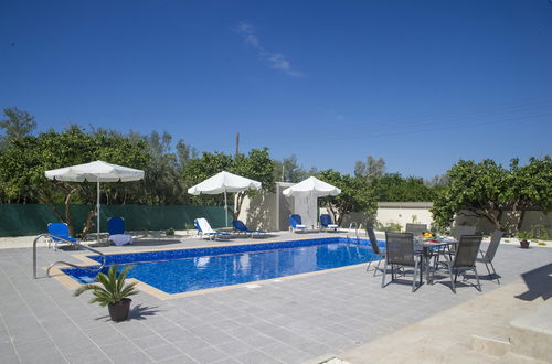 Foto 41 - Stunning new Beach Front Villa,1st Line to the Beach, Large Pool, Wonderful Area