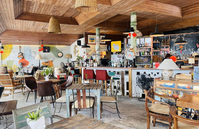 Beachside 3-bedroom Townhouse w Private Pool at 70 Meters From Beach - Photo 25