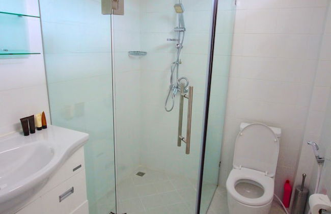 Beachside 3-bedroom Townhouse w Private Pool at 70 Meters From Beach - Photo 10