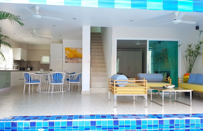 Beachside 3-bedroom Townhouse w Private Pool at 70 Meters From Beach - Photo 12