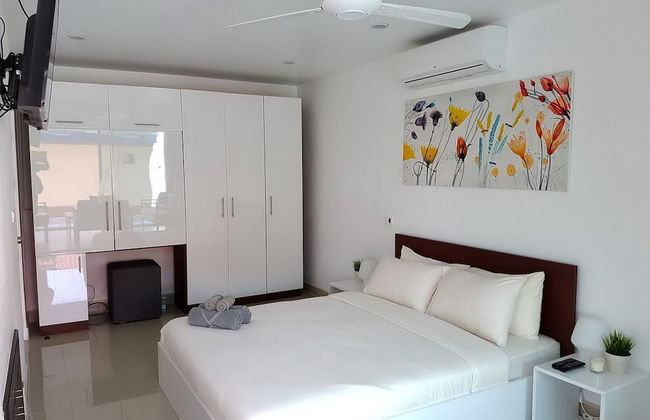 Beachside 3-bedroom Townhouse w Private Pool at 70 Meters From Beach - Photo 6