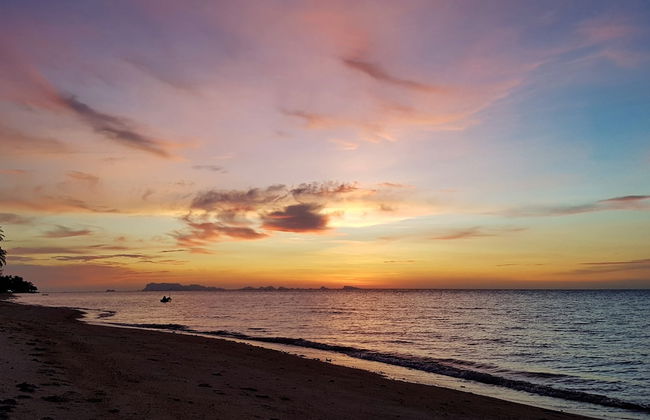 Beachside 3-bedroom Townhouse w Private Pool at 70 Meters From Beach - Photo 15