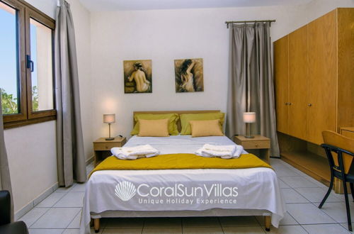 Photo 9 - Exceptional Large Villa, Free Heated Pool 1 NOV - 15 Jan, Privacy,prime Location