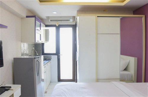 Photo 3 - Homey and Simply Studio Room at Kebagusan City Apartment