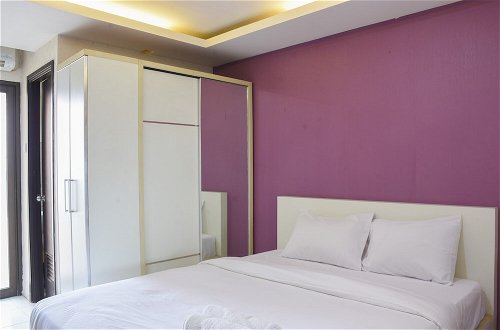 Foto 4 - Homey and Simply Studio Room at Kebagusan City Apartment