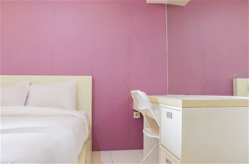 Foto 6 - Homey and Simply Studio Room at Kebagusan City Apartment