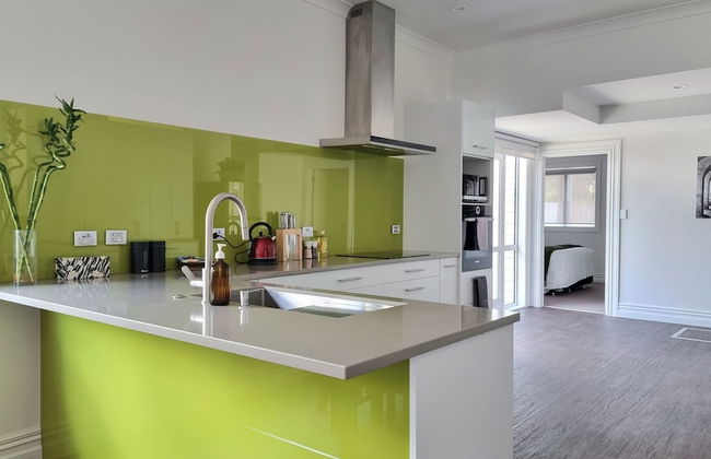 Cheerful 5 - Bedroom Home - Free Parking - Foto 22