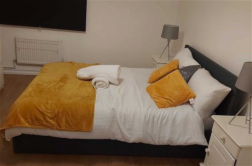 Foto 8 - Lovely 2-bed Apartment in Milton Keynes