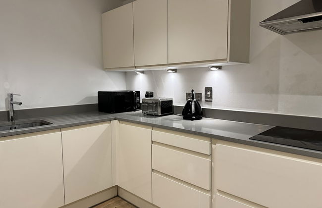 STUNNING 2 BED APARTMENT WITH PARKING - Foto 25