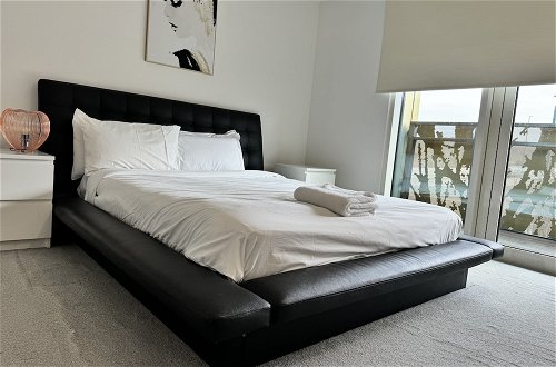 Foto 8 - STUNNING 2 BED APARTMENT WITH PARKING