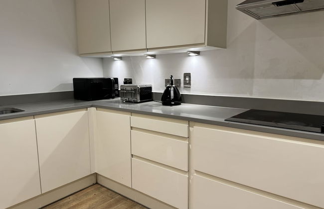 STUNNING 2 BED APARTMENT WITH PARKING - Foto 28