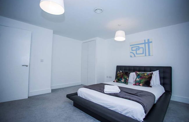 STUNNING 2 BED APARTMENT WITH PARKING - Foto 3