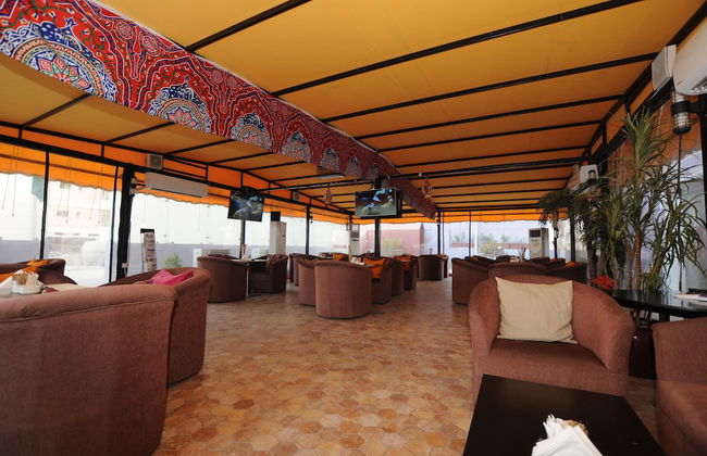 Al Muhanna Plaza Hotel - Photo 35