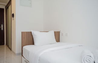 Foto 1 - Nice And Comfort Studio Room At Sky House Bsd Apartment