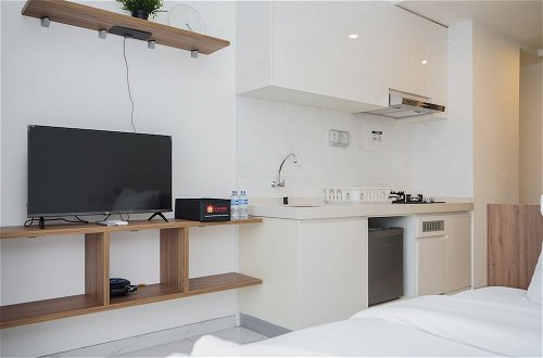 Photo 12 - Nice And Elegant Studio Apartment At Sky House Bsd Near Aeon Mall