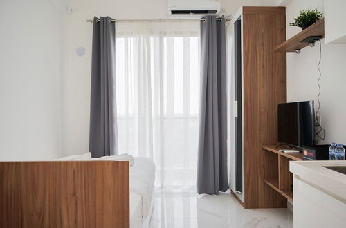 Photo 14 - Nice And Elegant Studio Apartment At Sky House Bsd Near Aeon Mall